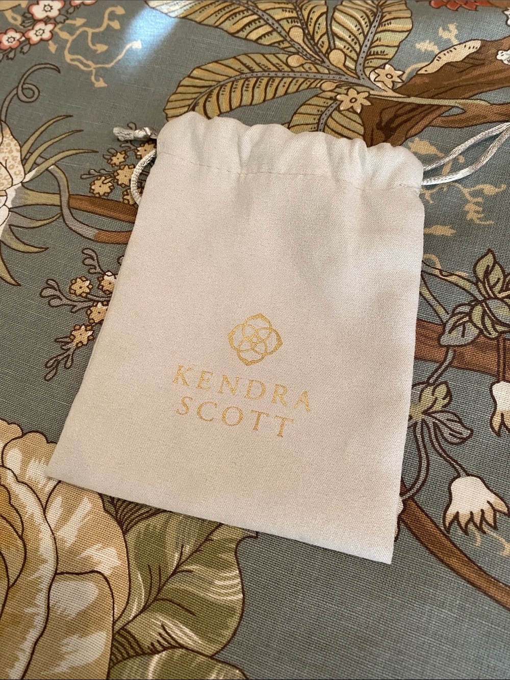 Kendra Scott dust bag